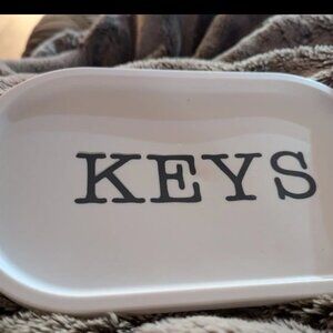 Plastic white 🤍 key tray